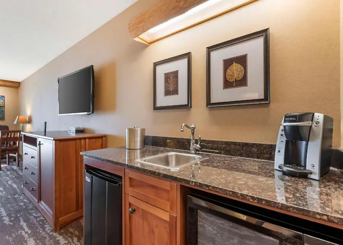 Best Western Premier The Lodge On Lake Detroit